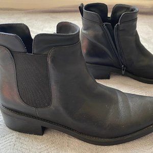 Vaneli Black Leather w/Elastic Side Band Ankle Boots Women's Size 8M